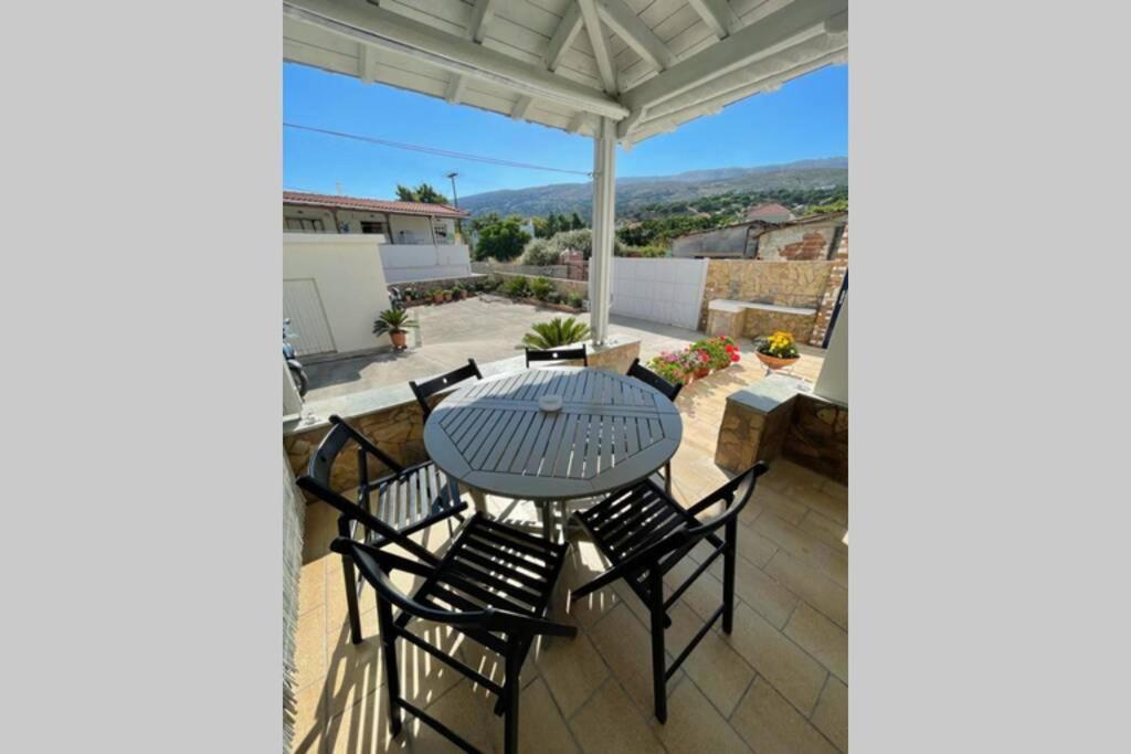 Panos Rooms Modern 3-Bedroom Apartment Andros Town Exterior photo